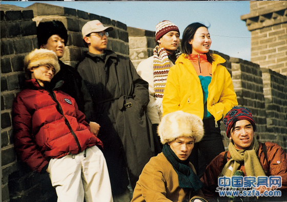 1999年，馬云與阿里巴巴創(chuàng)業(yè)團(tuán)隊(duì)在長(zhǎng)城。(高清圖集：馬云那些年)